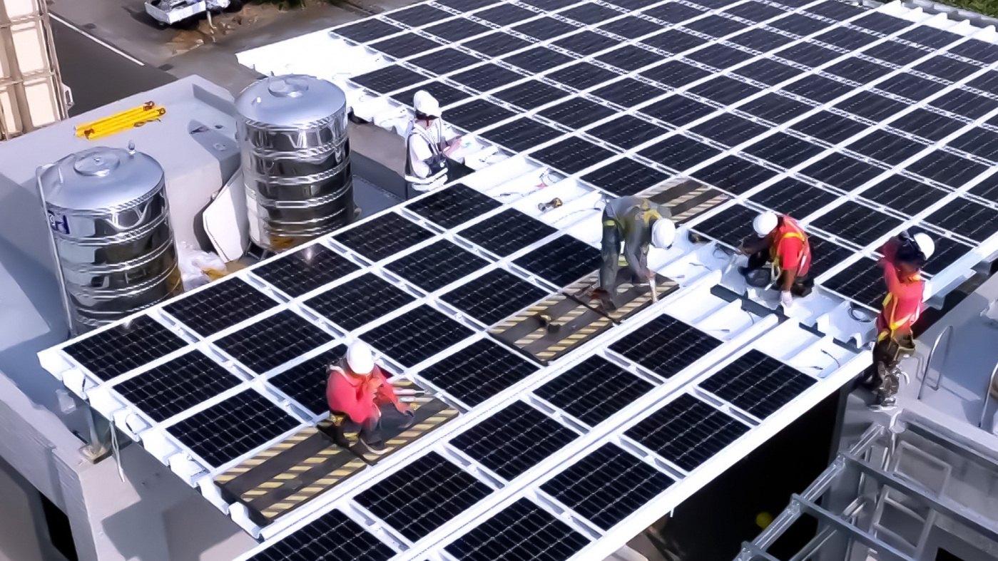 友達打造光電建築一體化整合建材，開發SunSteel光電整合型浪板，實現快速安裝、避免二次施工，讓屋頂光電躍升未來建物新標配。